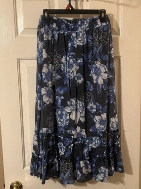 NWOT Women’s Blue and White Floral Tiered Ruffle Midi Skirt Size Small